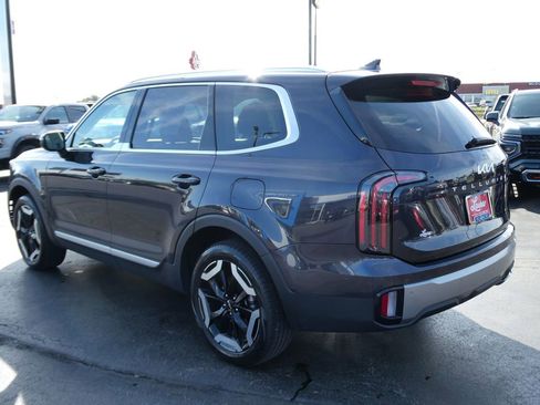 Used 2025 Kia Telluride EX w/ EX Captain's Chair Package image 7