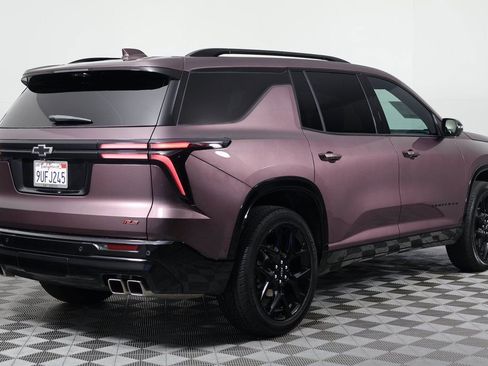 Used 2025 Chevrolet Traverse RS FWD image 4