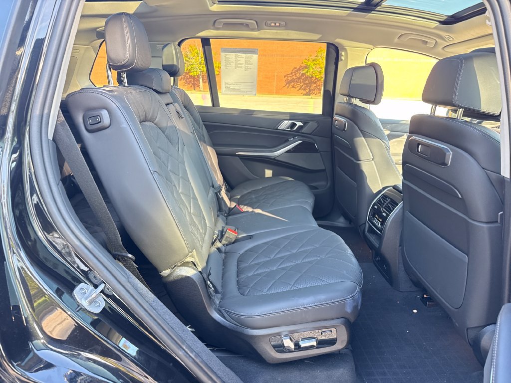 Used 2025 BMW X7 xDrive40i w/ Premium Package AWD/4WD image 32