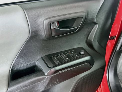 Used 2022 Toyota Tacoma SR w/ SR Convenience Package RWD image 15