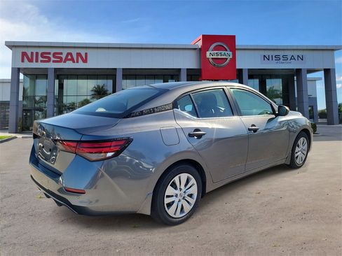 Used 2025 Nissan Sentra S image 4