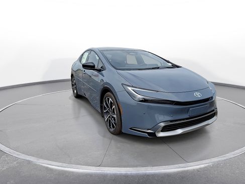 New 2026 Toyota Prius Plug-In Hybrid FWD image 2