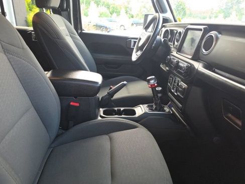 Used 2020 Jeep Gladiator Overland AWD/4WD image 9