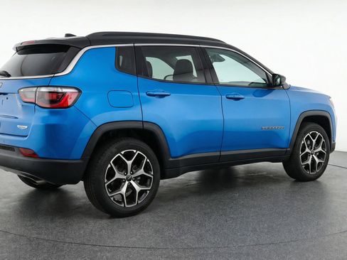 Used 2025 Jeep Compass Limited AWD/4WD image 9