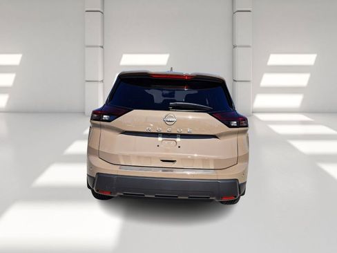 Used 2025 Nissan Rogue SV w/ SV Premium Package image 4