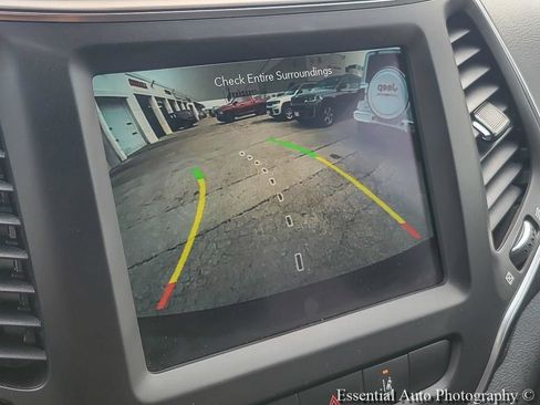 Certified 2023 Jeep Cherokee Altitude Lux AWD/4WD image 17