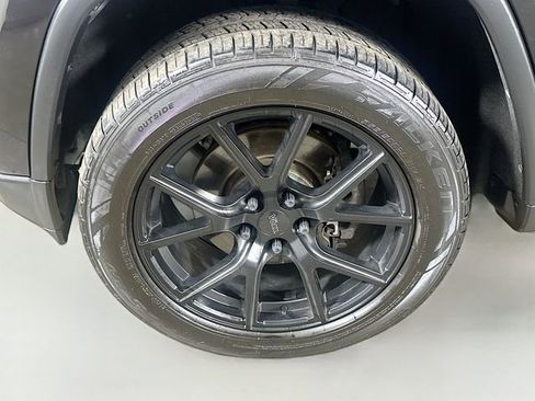 Used 2011 Jeep Grand Cherokee Overland AWD/4WD image 15