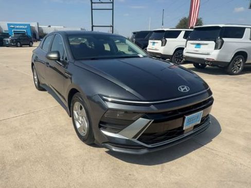 Used 2025 Hyundai Sonata SE FWD image 2