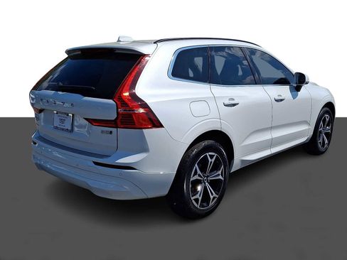 Used 2022 Volvo XC60 B5 Momentum w/ Climate Package AWD/4WD image 6