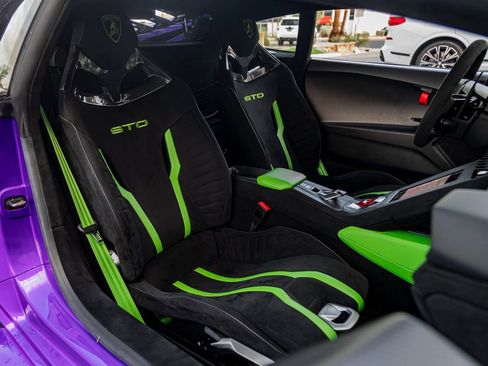 Used 2024 Lamborghini Huracan STO image 20
