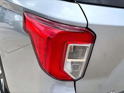 Used 2023 Ford Explorer Limited AWD/4WD image 21