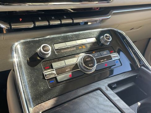 Used 2018 Lincoln Navigator Select w/ Technology Package image 6