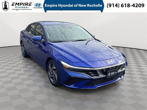 Certified 2025 Hyundai Elantra SEL image 1