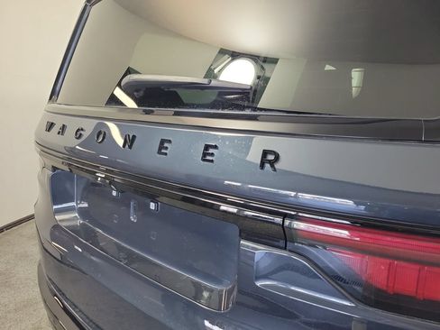 Used 2025 Jeep Wagoneer Series II w/ Convenience Group I AWD/4WD image 7