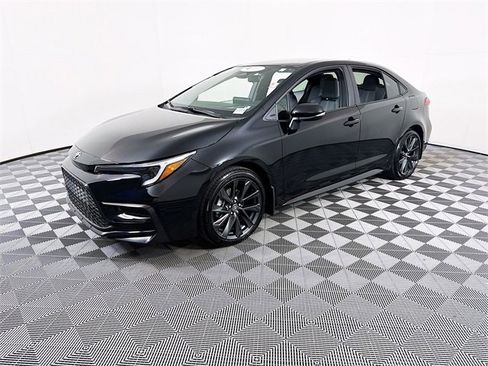 Certified 2025 Toyota Corolla SE image 3