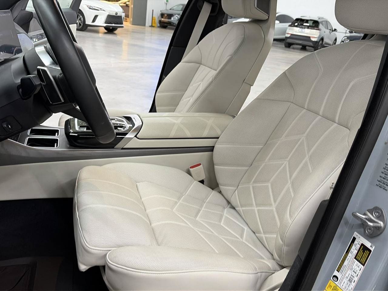 Used 2024 BMW i7 xDrive60 AWD/4WD image 20