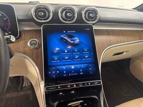 Used 2025 Mercedes-Benz CLE 300 4MATIC Cabriolet image 13