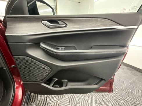 Used 2023 Jeep Grand Cherokee Limited AWD/4WD image 15