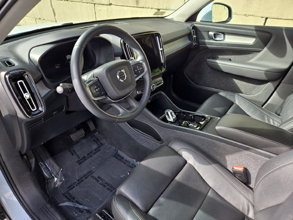 Used 2024 Volvo XC40 B5 Plus w/ Protection Package Premier AWD/4WD image 12