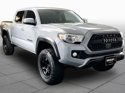 Used 2019 Toyota Tacoma TRD Off-Road AWD/4WD image 3