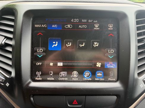 Used 2016 Jeep Cherokee Latitude w/ Comfort/Convenience Group FWD image 44