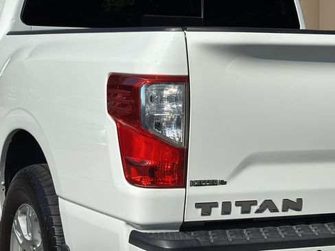 Used 2018 Nissan Titan SV w/ SV Convenience Package RWD image 26