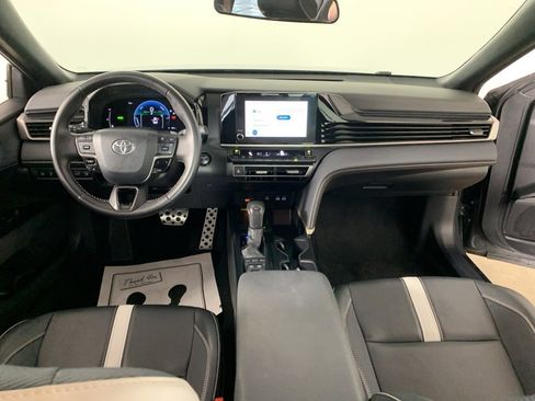 Used 2025 Toyota Camry SE image 34