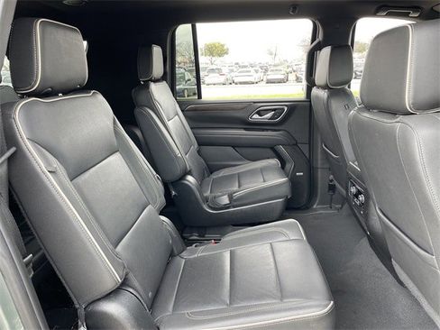 Used 2023 Chevrolet Suburban Premier image 29