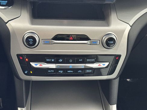 Used 2022 Ford Explorer XLT w/ Equipment Group 202A image 20