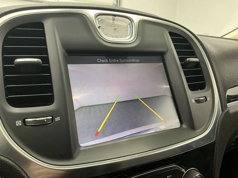 Used 2016 Chrysler 300 C image 5