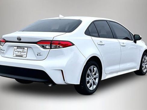 Used 2025 Toyota Corolla LE image 5