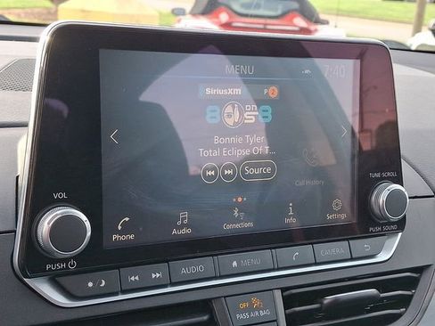 Used 2025 Nissan Altima 2.5 SV image 17