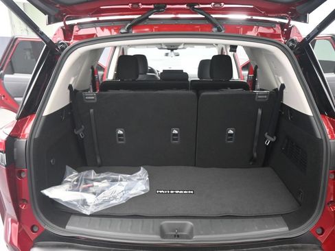 New 2026 Nissan Pathfinder SV w/ SV Premium Package FWD image 19