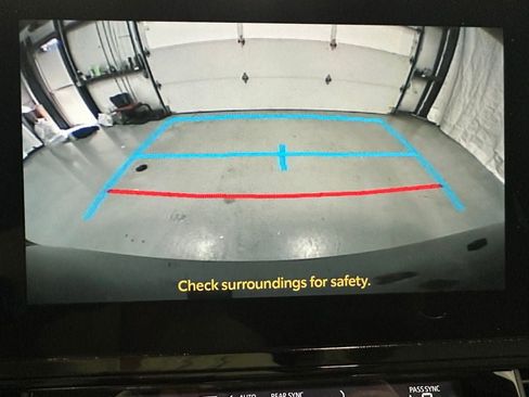 Used 2025 Toyota Sienna LE FWD image 38