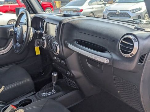 Used 2016 Jeep Wrangler Unlimited Rubicon w/ Connectivity Group image 14
