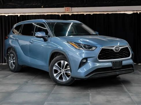 Used 2021 Toyota Highlander XLE FWD image 9