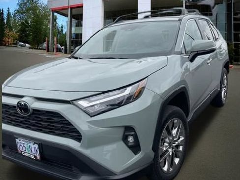 Used 2022 Toyota RAV4 XLE Premium AWD/4WD image 20