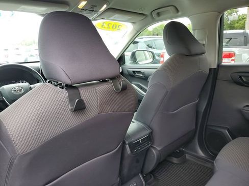 Used 2023 Toyota Highlander LE image 11