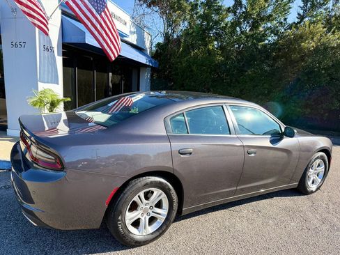 Used 2020 Dodge Charger SXT w/ Leather Interior Group RWD image 15