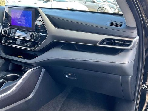 Used 2024 Toyota Highlander XLE image 16