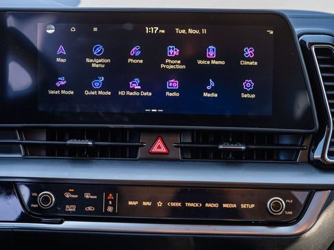 Used 2025 Kia Sportage EX image 29