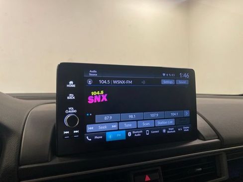 Used 2025 Honda Pilot EX-L image 10