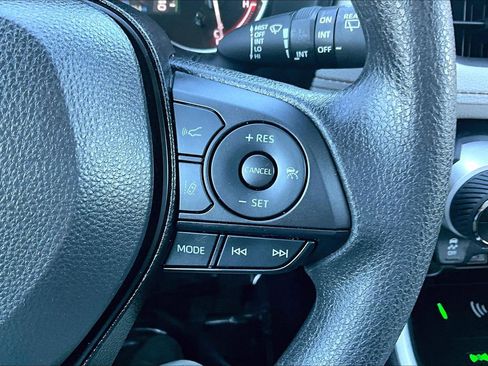 Used 2025 Toyota RAV4 XLE image 18