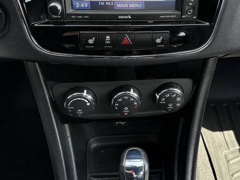 Used 2012 Chrysler 200 Limited FWD image 9