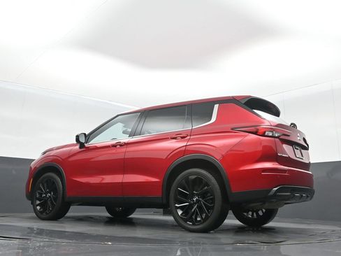 Used 2023 Mitsubishi Outlander SE image 17