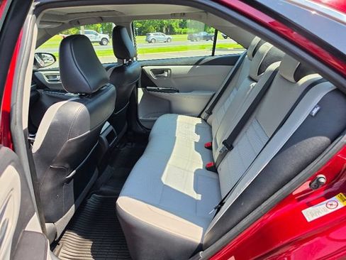 Used 2017 Toyota Camry SE FWD image 21