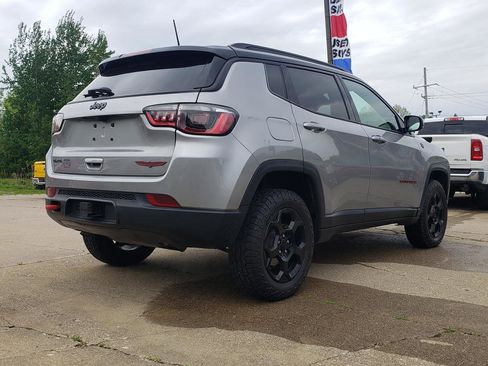 Used 2023 Jeep Compass Trailhawk w/ Trailhawk Convenience Group AWD/4WD image 3