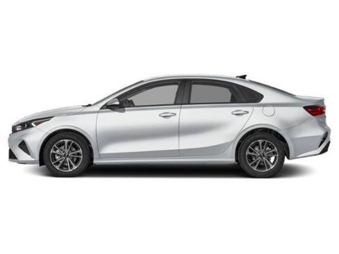 Certified 2024 Kia Forte LXS FWD image 3