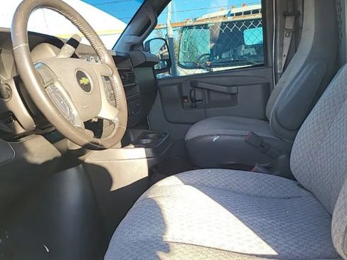 Used 2018 Chevrolet Express 2500 w/ Driver Convenience Package image 3