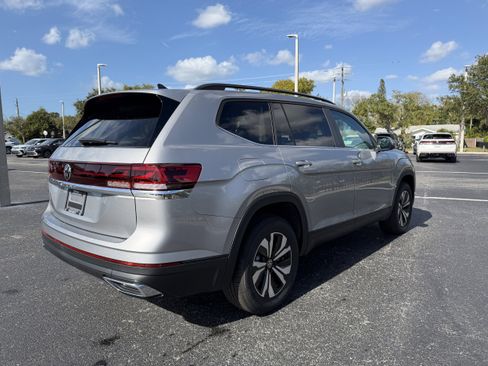 New 2026 Volkswagen Atlas SE image 3